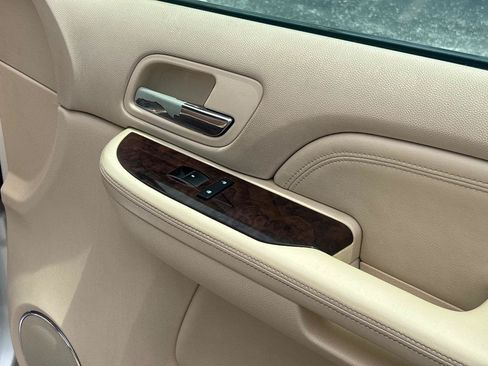 Used 2007 Cadillac Escalade AWD w/ Information Package image 34