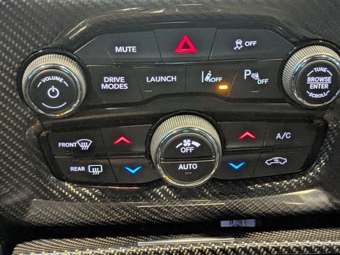 Used 2023 Chrysler 300 C image 28