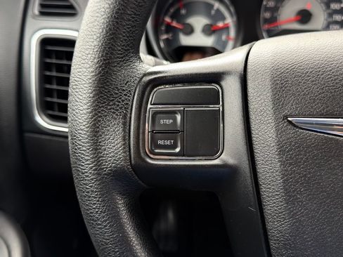 Used 2014 Chrysler 200 LX FWD image 7