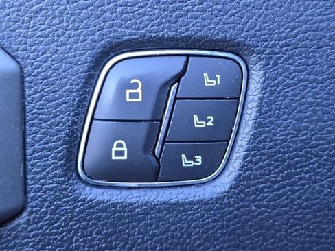 Used 2022 Ford F350 Lariat w/ Black Appearance Package image 17