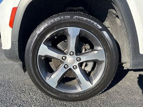 Used 2022 Jeep Grand Cherokee Limited 4xe image 7