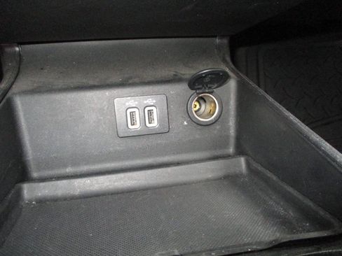 Used 2019 Ford Fusion SE FWD image 19