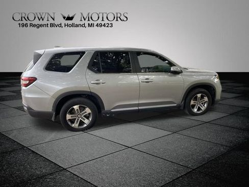 Used 2025 Honda Pilot EX-L image 11