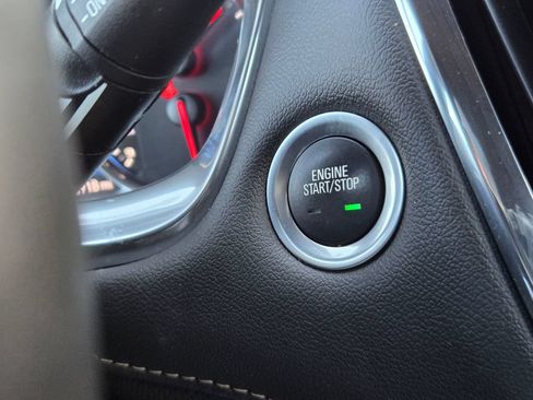 Used 2023 Chevrolet Traverse Premier FWD image 21