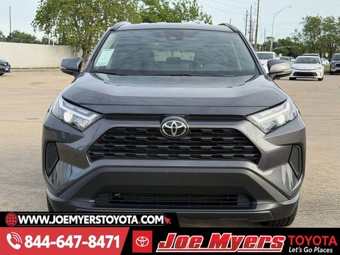 Used 2025 Toyota RAV4 XLE image 3