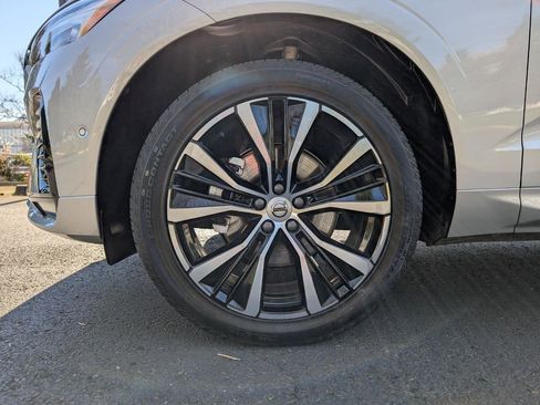 Used 2025 Volvo XC60 B5 Plus image 27