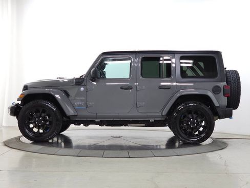 Used 2024 Jeep Wrangler Sahara w/ Technology Group image 4