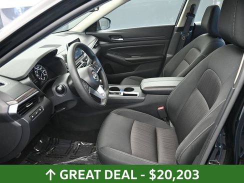 Used 2025 Nissan Altima 2.5 SV FWD image 15