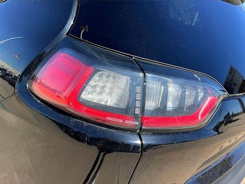 Used 2019 Jeep Cherokee Trailhawk image 32