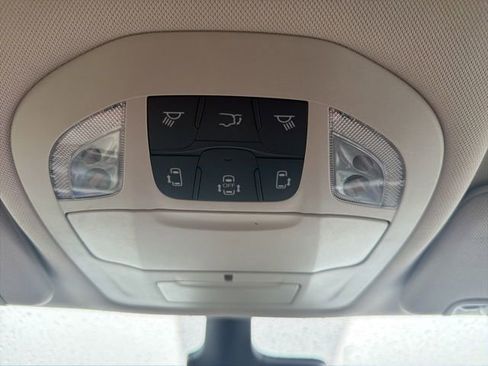 Used 2023 Chrysler Voyager LX FWD image 38