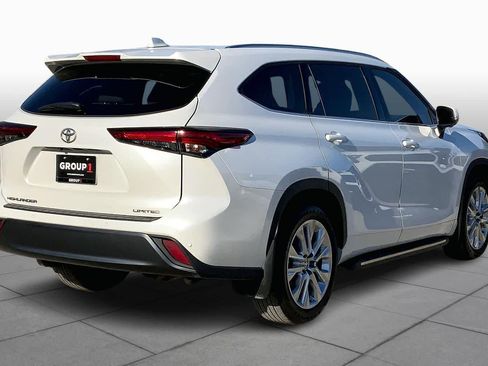 Used 2023 Toyota Highlander Limited image 13