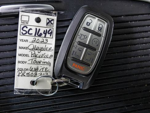 Used 2023 Chrysler Pacifica Touring-L FWD image 29