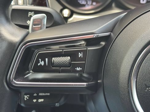 Used 2022 Porsche Macan AWD/4WD image 21