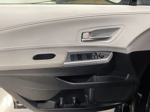 Used 2025 Toyota Sienna XLE image 15