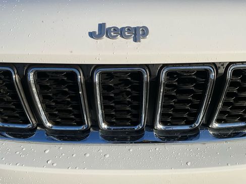 Used 2025 Jeep Grand Cherokee Laredo X image 16