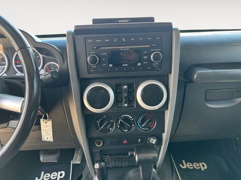 Used 2010 Jeep Wrangler Unlimited Sahara AWD/4WD image 11
