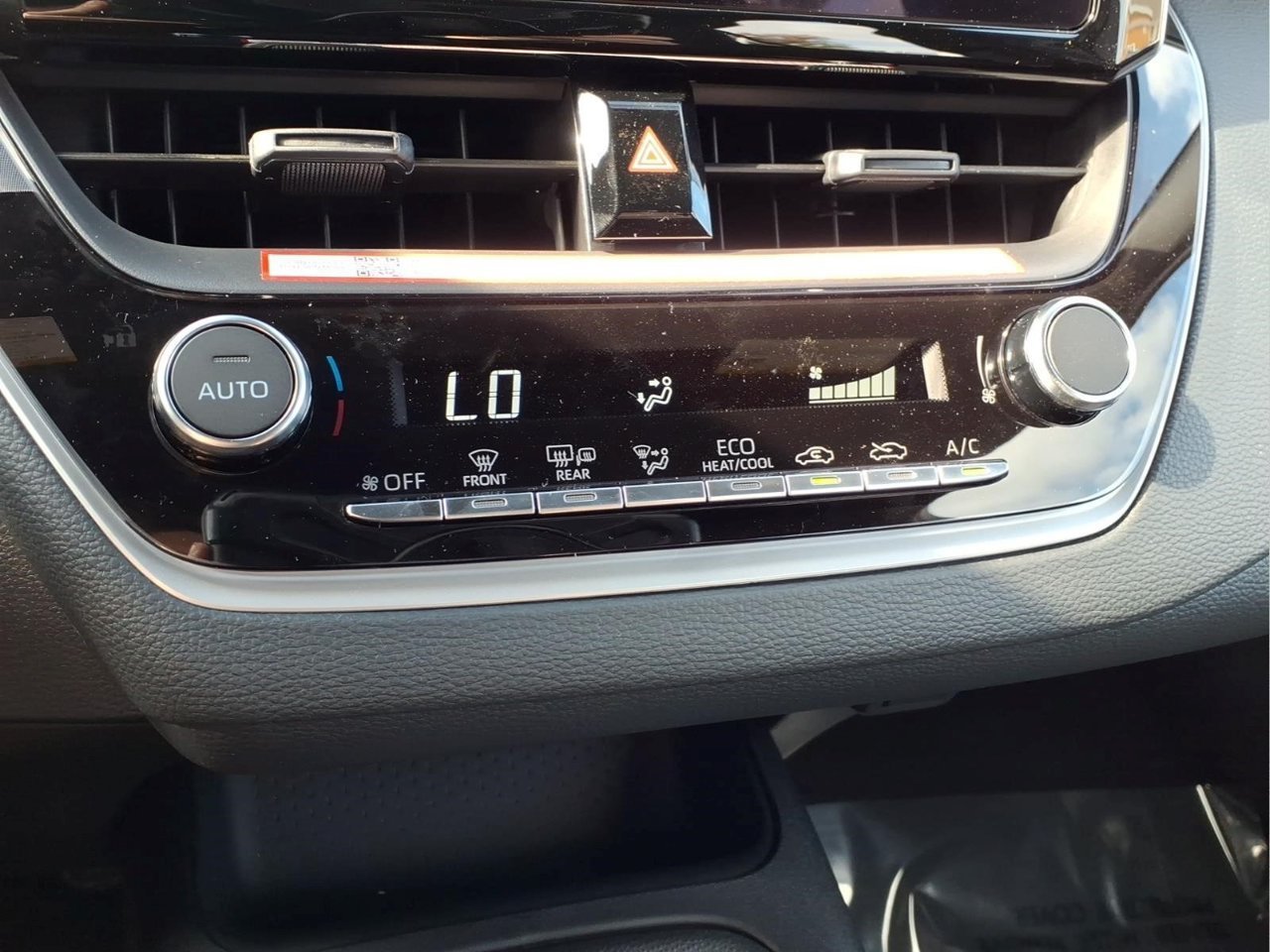 Used 2027 Toyota Corolla SE FWD image 21