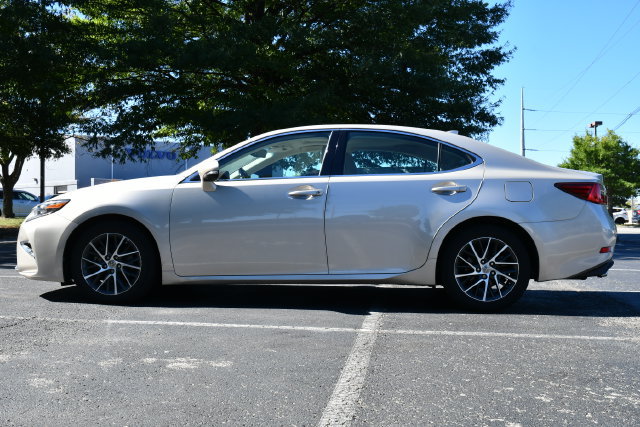 Used 2017 Lexus ES 350 w/ Luxury Package FWD image 4
