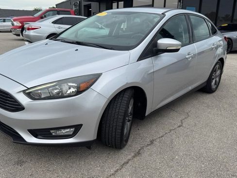 Used 2017 Ford Focus SE FWD image 4