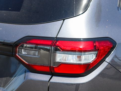 Used 2025 Honda Pilot Touring image 9