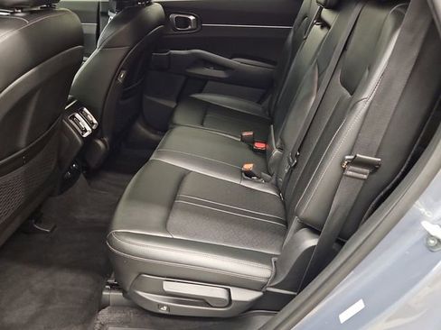 Used 2022 Kia Sorento S image 13