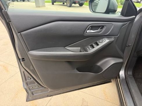 Used 2025 Nissan Rogue SV AWD/4WD image 13