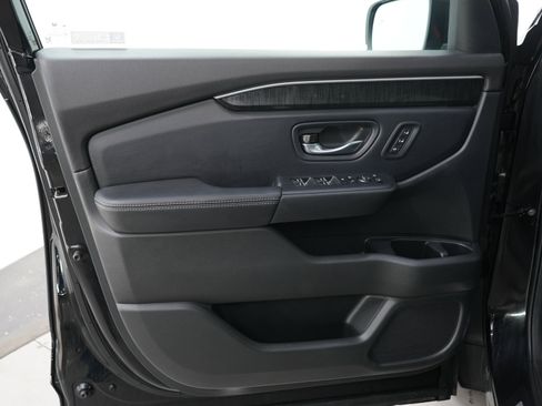 Used 2024 Honda Pilot Elite image 22