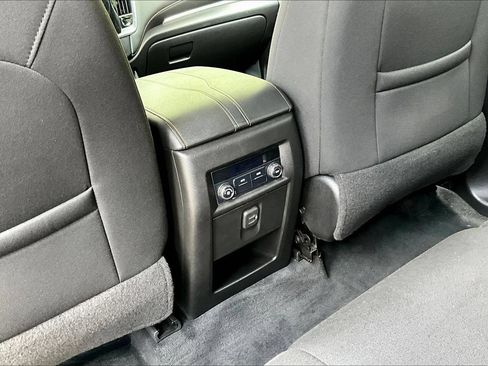 Used 2021 Chevrolet Traverse LS FWD image 9