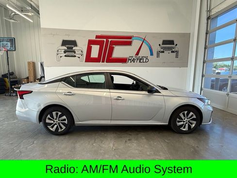 Used 2024 Nissan Altima 2.5 S FWD image 2