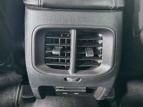 Used 2019 Jeep Cherokee Latitude Plus FWD image 28