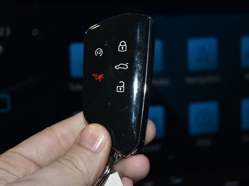 Certified 2025 Volkswagen Atlas SEL Premium R-Line image 14