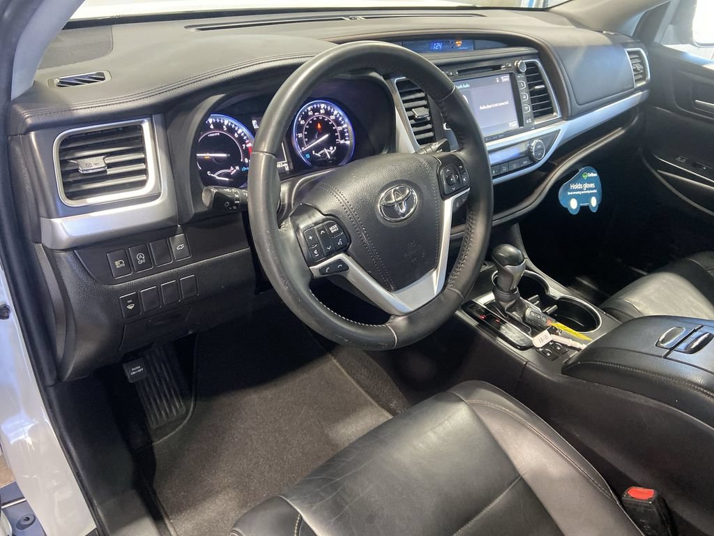 Used 2019 Toyota Highlander XLE AWD/4WD image 10