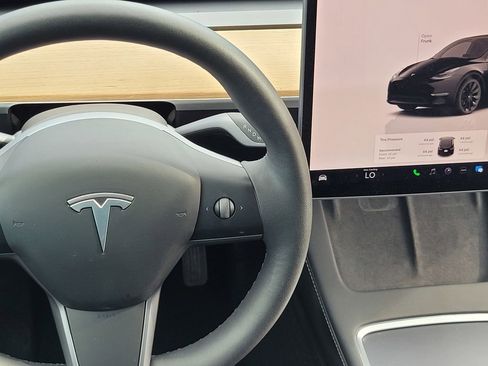 Used 2023 Tesla Model Y Long Range image 13