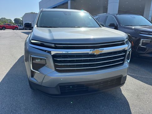 New 2026 Chevrolet Traverse LT w/ Sun and Wheel Package FWD image 2