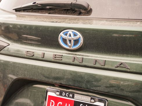 Used 2021 Toyota Sienna XLE w/ XLE Plus Package image 15