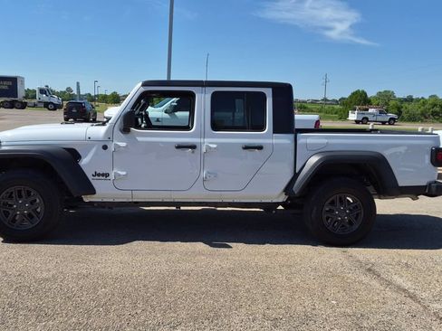 Used 2025 Jeep Gladiator Sport AWD/4WD image 5