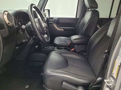 Used 2016 Jeep Wrangler Unlimited Sahara AWD/4WD image 17