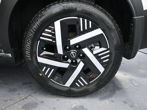 Used 2025 Nissan Kicks SV FWD image 12