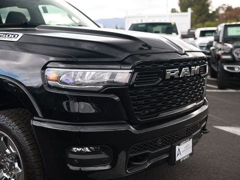 New 2026 RAM 1500 4x4 Crew Cab image 7