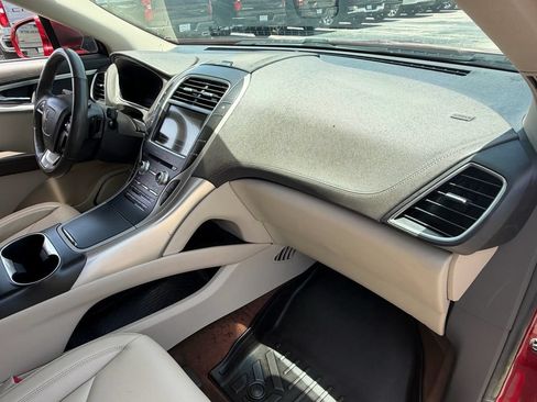 Used 2019 Lincoln Nautilus FWD image 17
