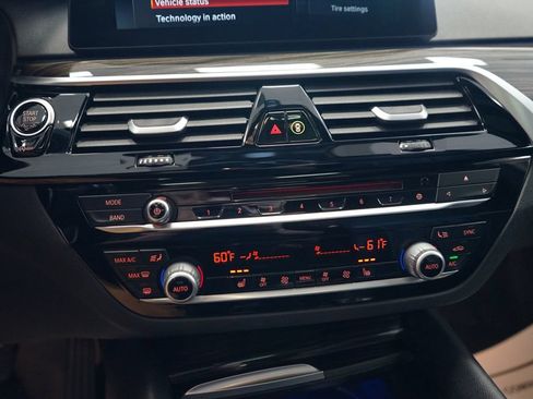 Used 2018 BMW 530i xDrive AWD/4WD image 39