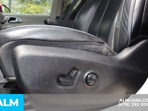Used 2018 Chrysler Pacifica Limited FWD image 13