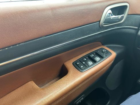 Used 2011 Jeep Grand Cherokee Overland Summit AWD/4WD image 29