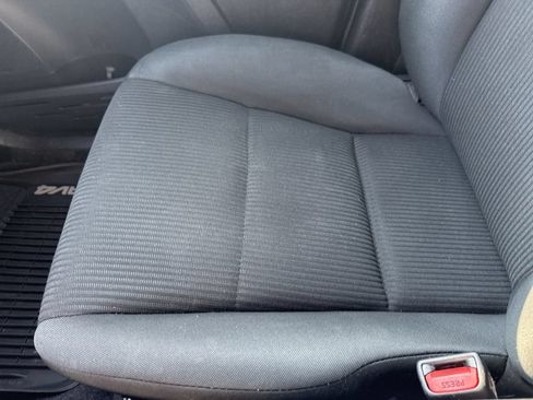 Used 2018 Toyota RAV4 LE FWD image 32