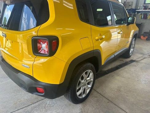 Used 2016 Jeep Renegade Latitude w/ Popular Equipment Group AWD/4WD image 7
