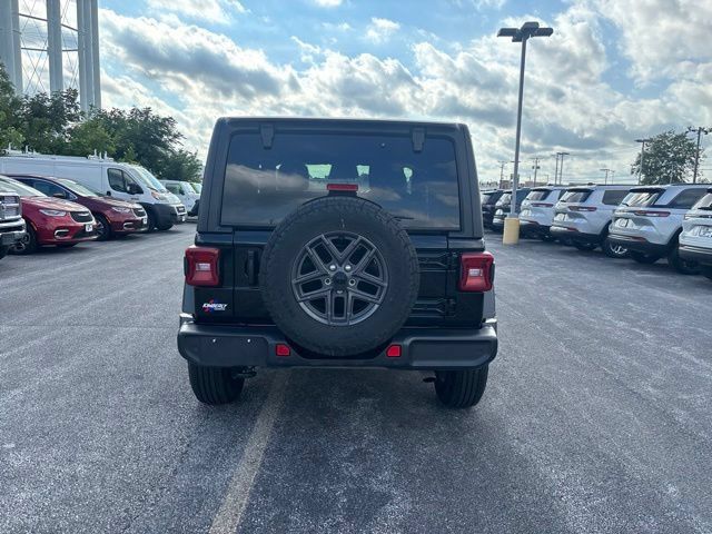 Used 2025 Jeep Wrangler Sport AWD/4WD image 11