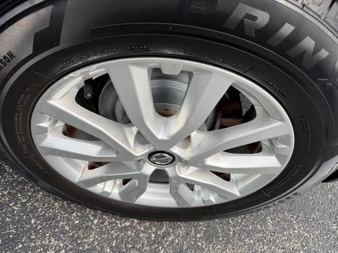Used 2020 Nissan Rogue S w/ Special Edition Package FWD image 11