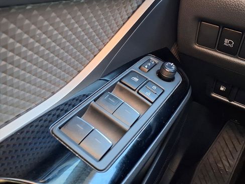 Used 2021 Toyota C-HR Limited image 9