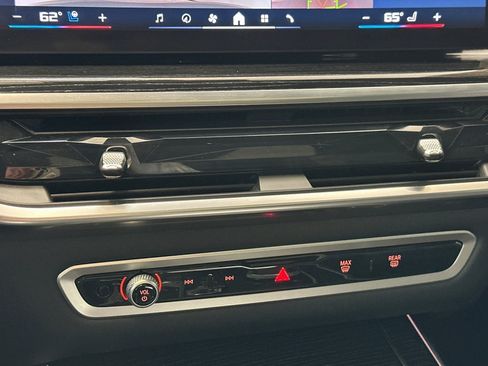 Certified 2025 BMW X7 M60i AWD/4WD image 18