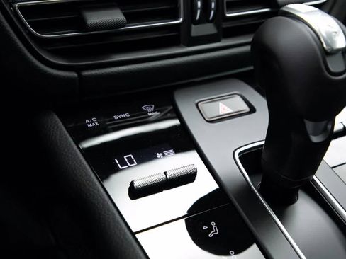 Certified 2025 Porsche Macan S image 26